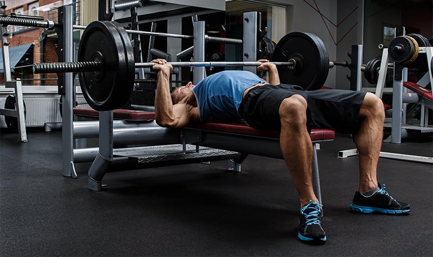 wyciskanie na ławce sztangi