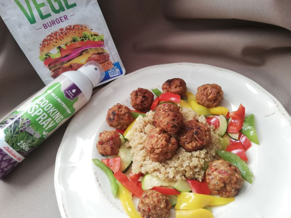 Quinoa z kotlecikami wege, kotlety z komosy ryżowej