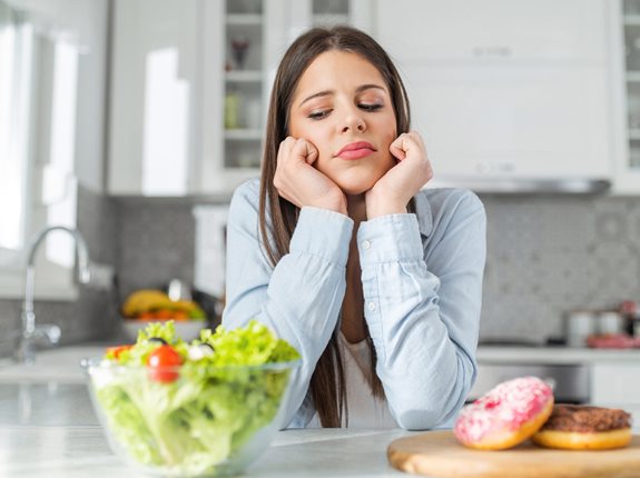 Jakie błędy w diecie mogą nasilać stres? Co warto poprawić w diecie?