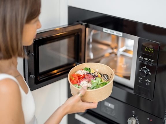 Czy gotowanie w kuchence mikrofalowej niszczy składniki odżywcze?