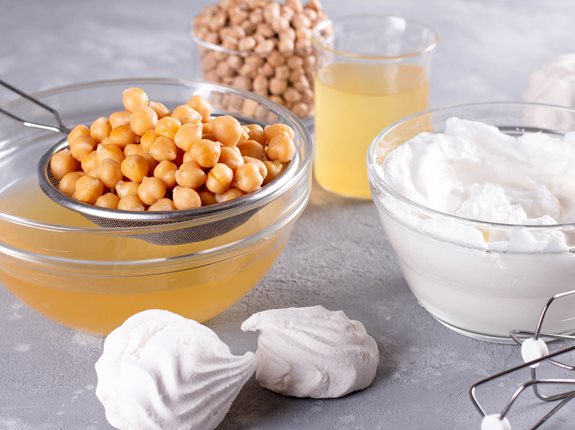 Co to jest aquafaba? Co jedzą weganie zamiast jaj?