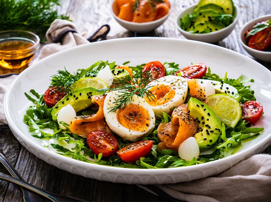 Duże śniadanie pod lupą naukowców – białko czy błonnik?