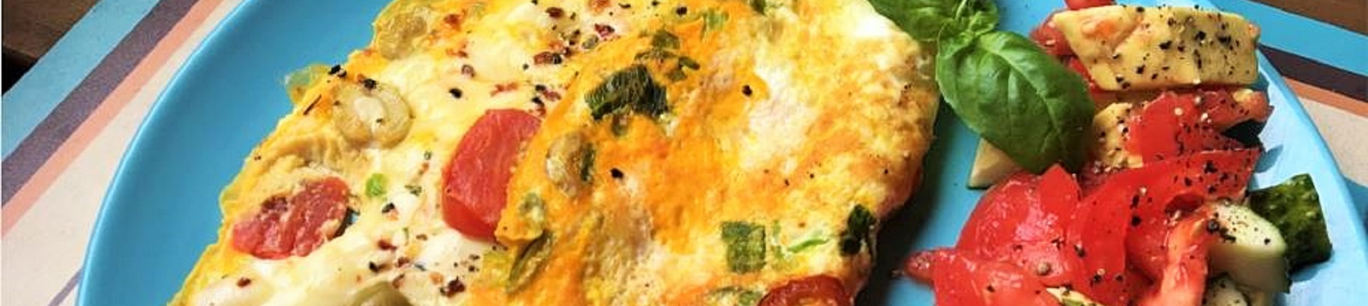 Omlet z mozzarellą i oliwkami  