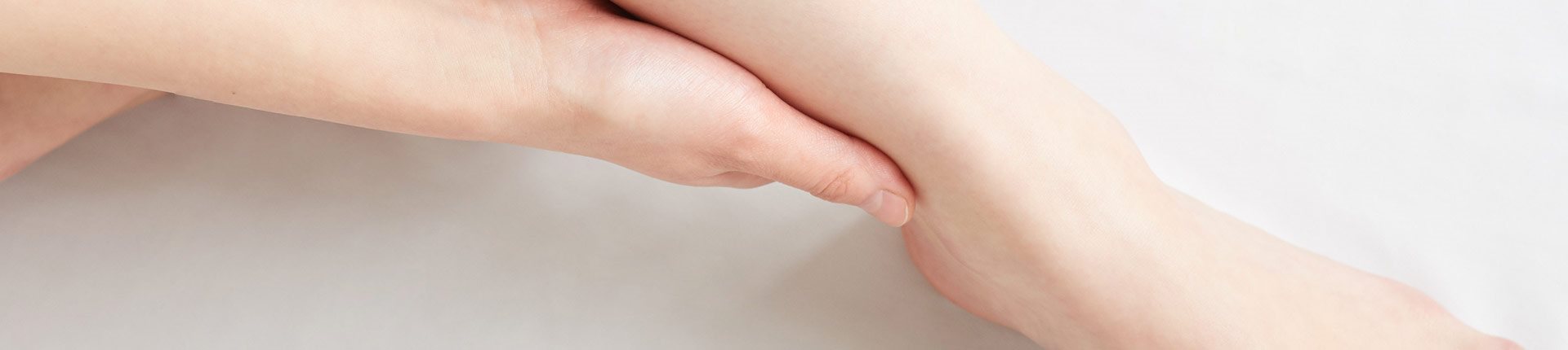 Jak sobie poradzić z opuchniętymi stopami?