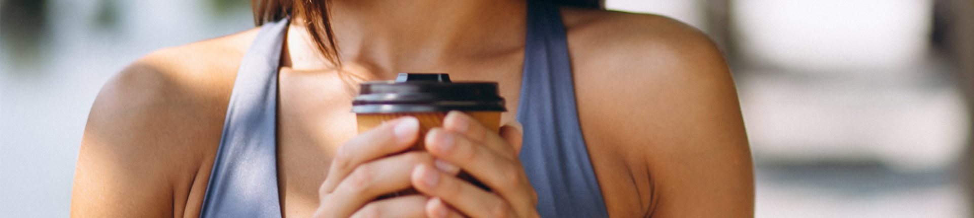 Czy kofeina działa na osoby i sportowców pijących kawę?